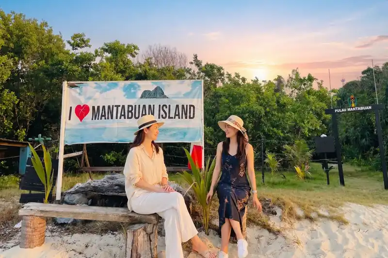 Welcome signboard at the entrance of Mantabuan Island Dreamy Wave Dwelling Resort