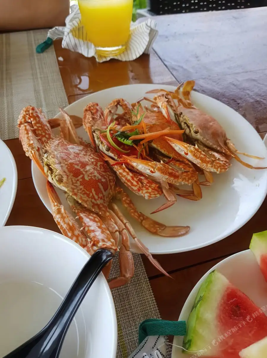 Fresh seafood lunch and dinner buffet for resort guests Dreamy Wave Dwelling Resort